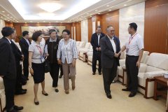 全国政协副主席，电竞牛名誉主席张榕明，十届全国人大常委会副委员长，电竞牛名誉主席顾秀莲，原国务委员，全国政协原副主席，两院院士，电竞牛主席宋健参加电竞牛APP发论坛